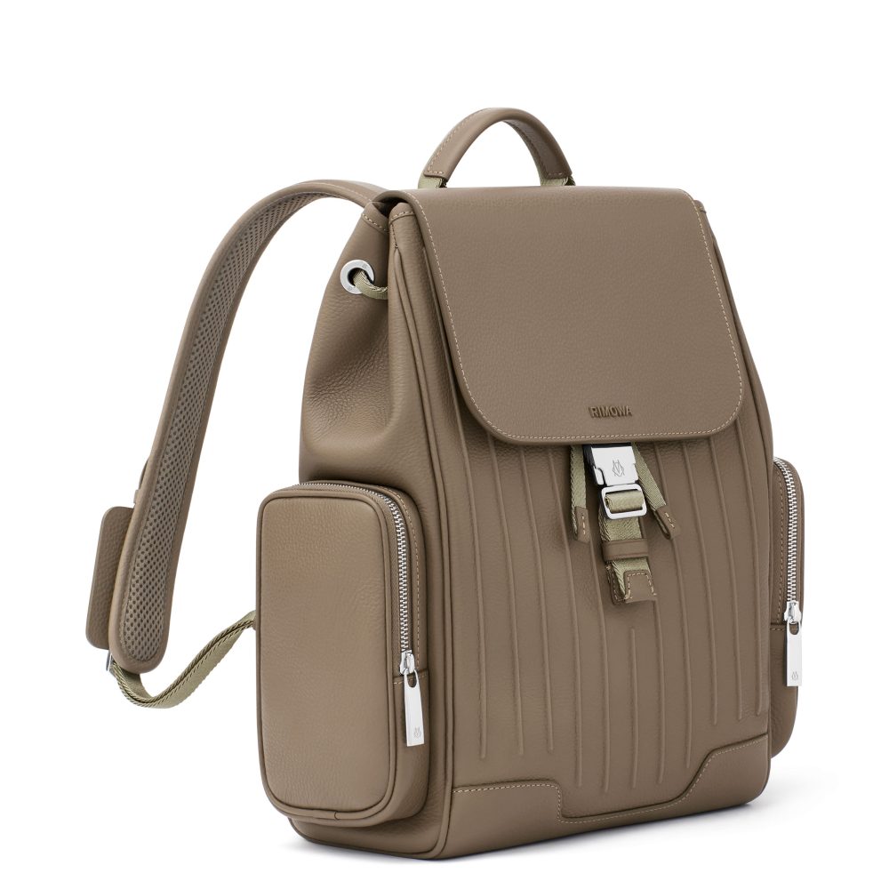 リモワ「フラップバックパックスモール」￥305,800／H36×W30.5×D13㎝