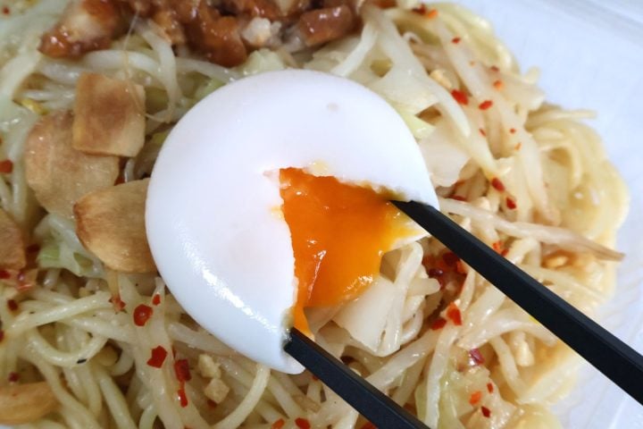 【さすがローソン】月見なのに「にんにく塩焼そば」!?想像超える月見商品4選。謎の絶品スイーツ“ゴシュア”ほか実食レポ