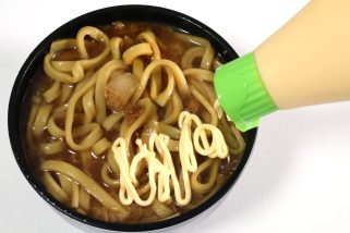 【冷凍ラーメンの常識が覆る】麺230gで背徳感マシマシ！キンレイ「お水がいらない」新作2種を食べ比べてわかった“悪魔的アレンジ”とは？