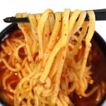 中太麵で辛味がよく絡む