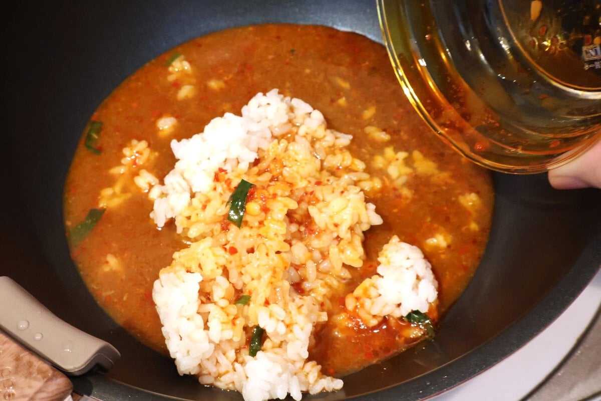 ご飯を加え加熱