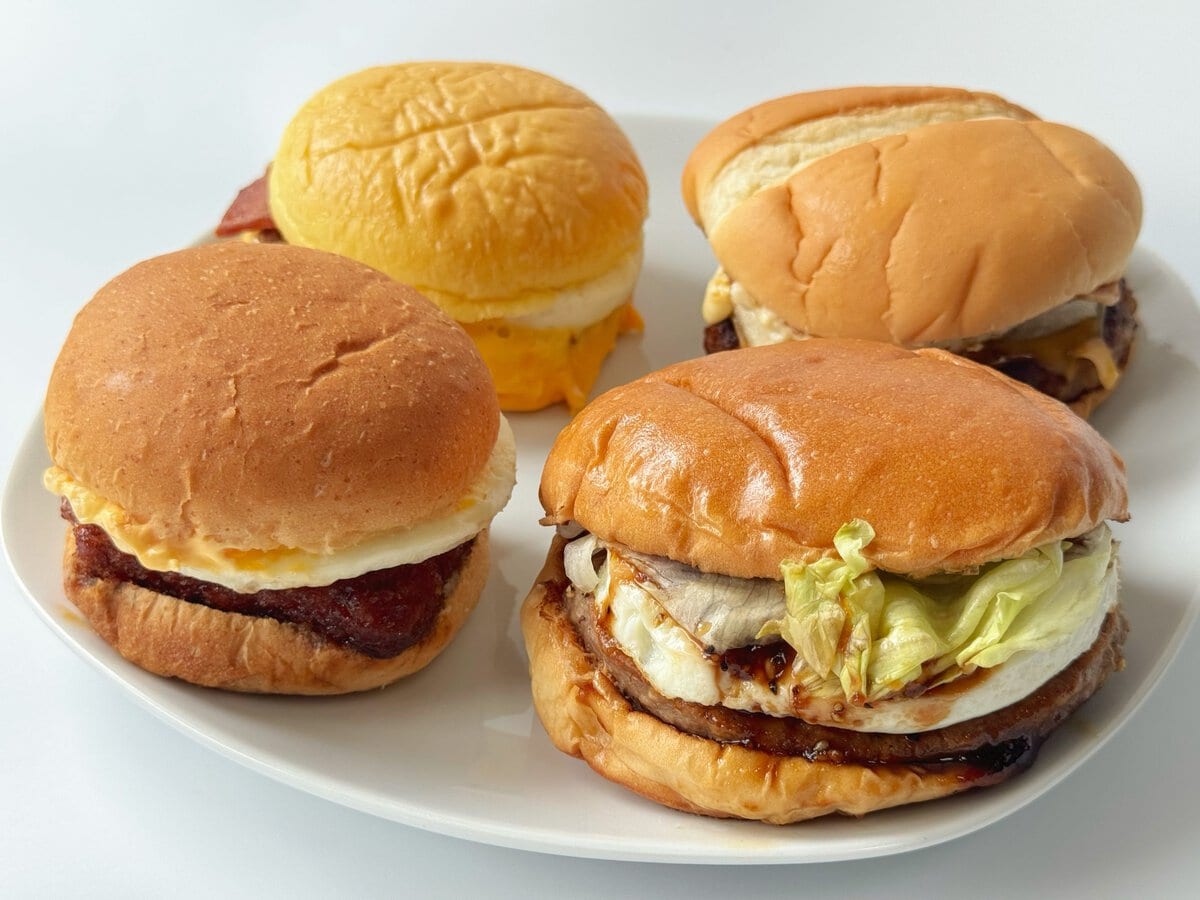 4品の中では月見もっちバーガーと絶品月見バーガーが大きめ