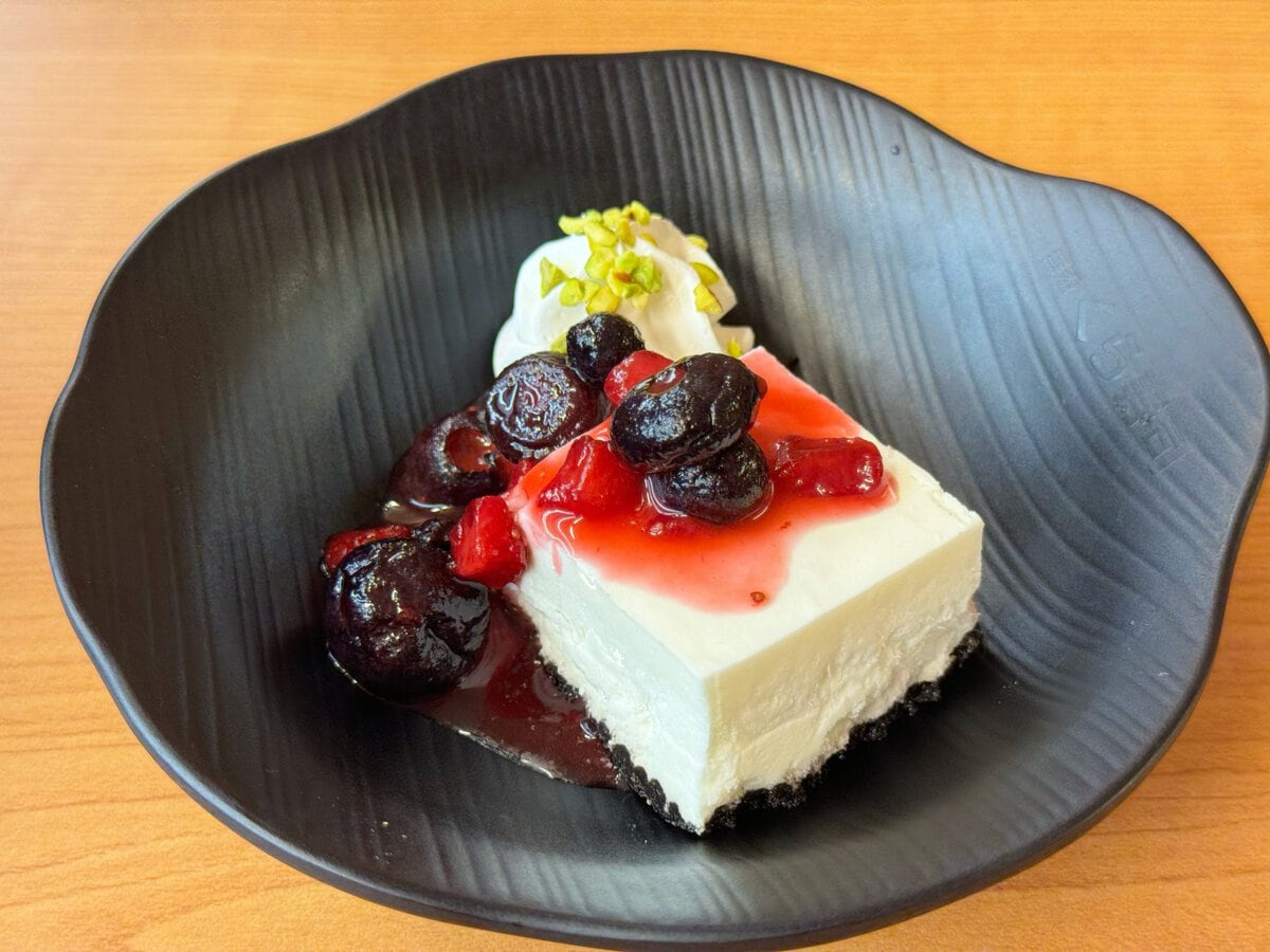 ベリーのレアチーズケーキ
