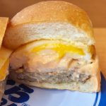 ジャンクなイメージのハンバーガーもくら寿司の無添加バーガーだったら罪悪感なく食べられちゃうかも!?