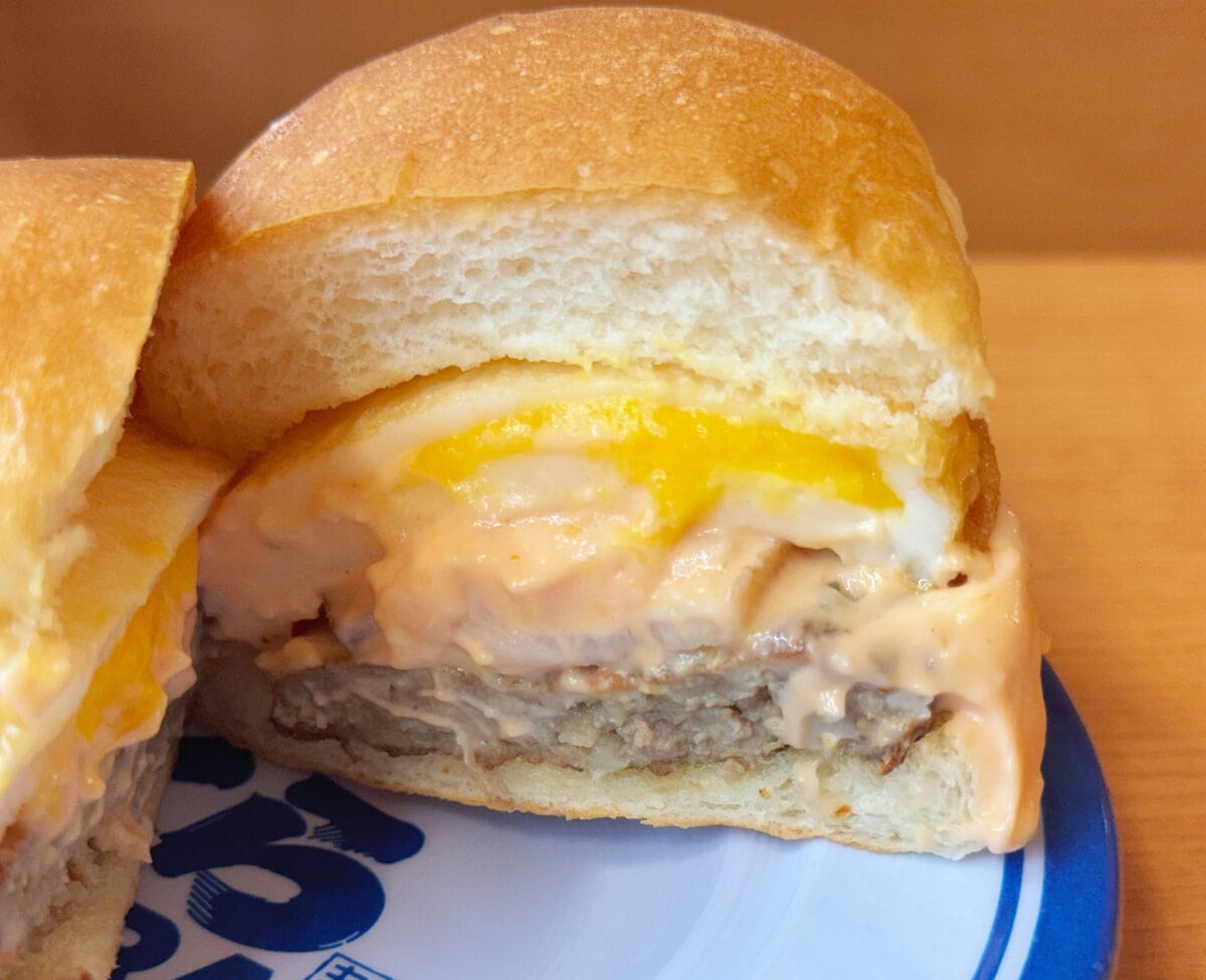 ジャンクなイメージのハンバーガーもくら寿司の無添加バーガーだったら罪悪感なく食べられちゃうかも！？