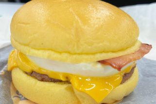 【マックの月見・第二弾】35周年でシリーズ初の“じゃがいも”入り「北海道産じゃがペッパー月見」が歴代トップクラスに美味しいかも！定番とも食べ比べ