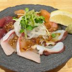 ネタが引き立つ爽やかな特製ソース「杉玉謹製 心踊るカルパッチョ」