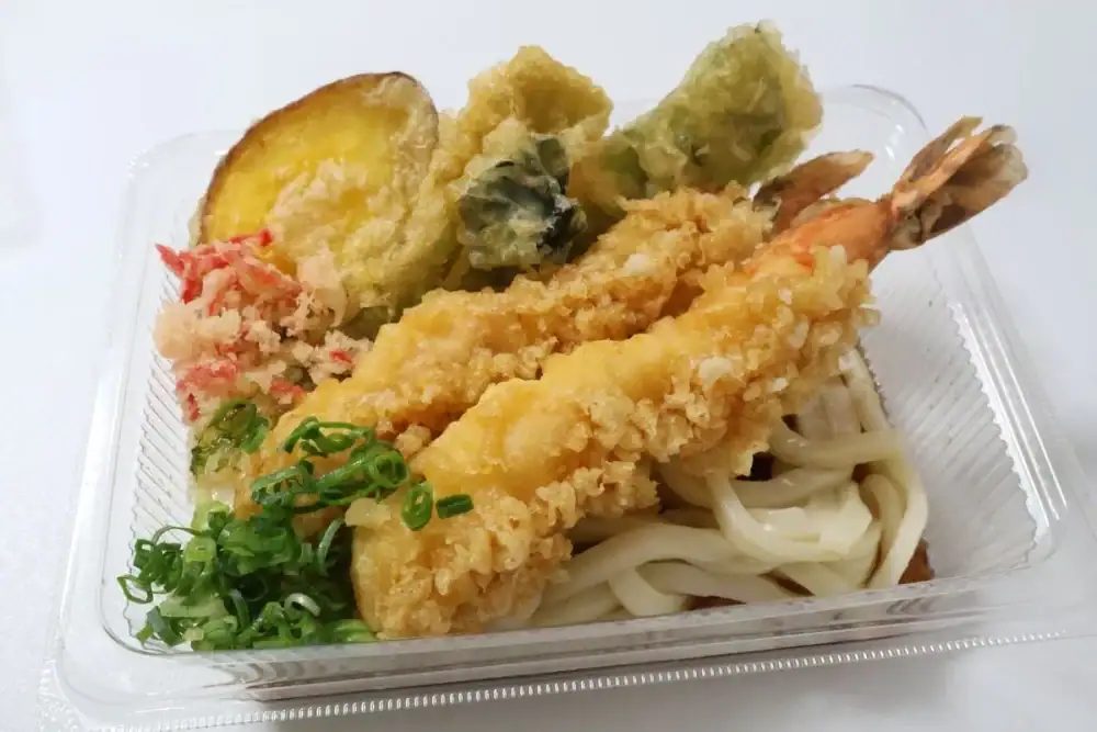 第2位 【角上魚類】海鮮天ぷらうどん、カレーを実食！「魚屋のこれウマいに決まってる」絶対買うべき夏の新惣菜