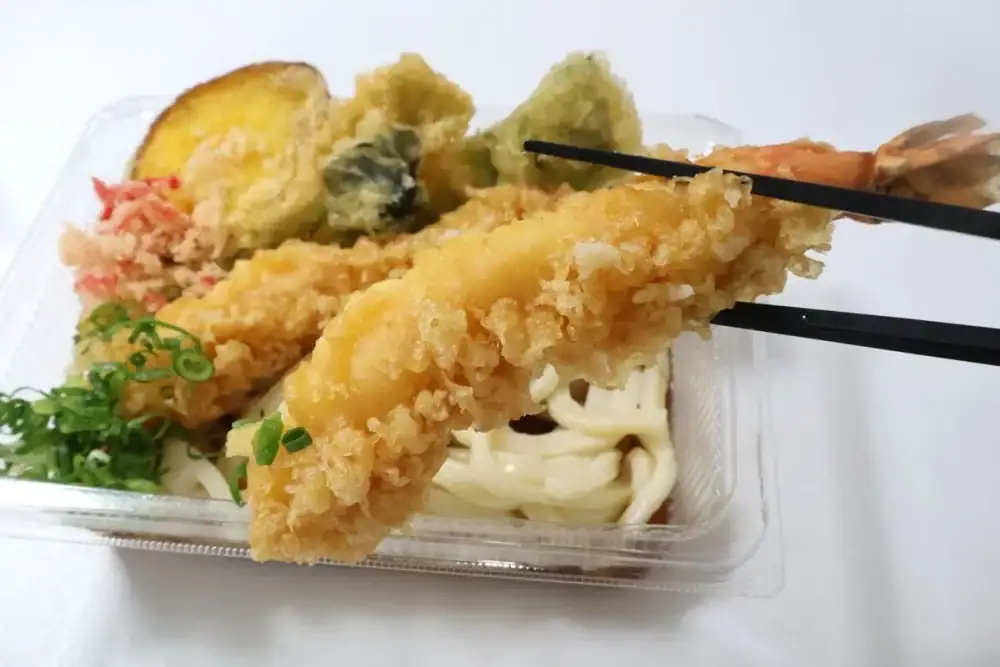 第2位 【角上魚類】海鮮天ぷらうどん、カレーを実食！「魚屋のこれウマいに決まってる」絶対買うべき夏の新惣菜