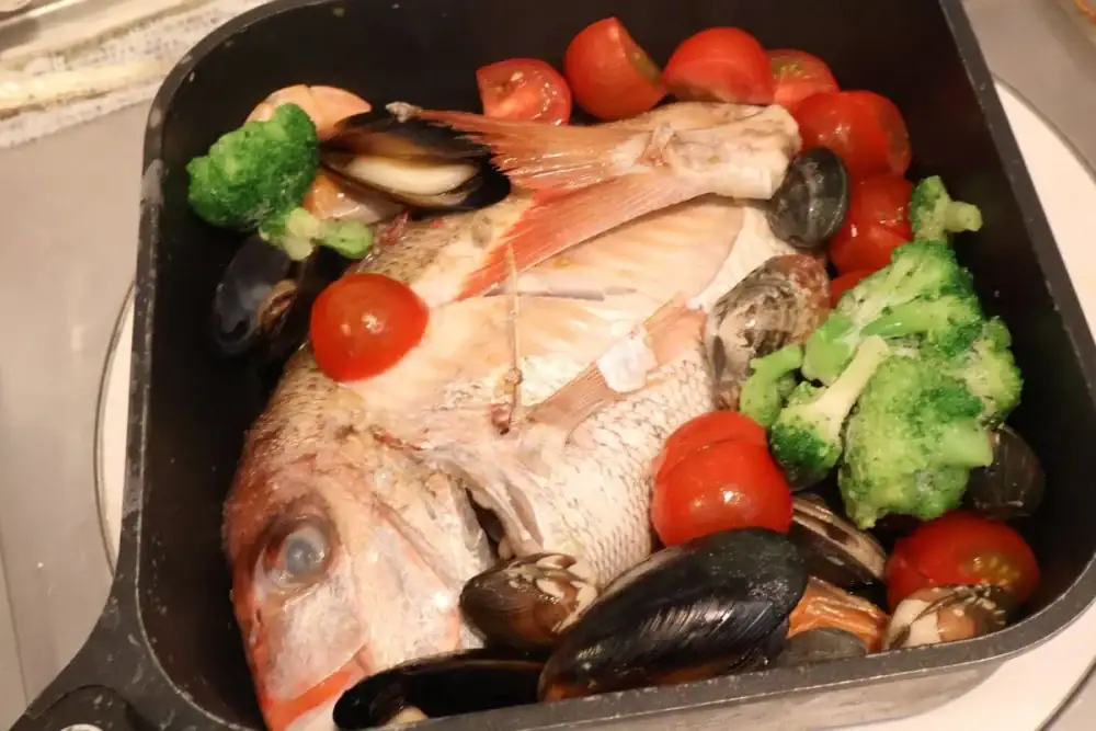 第2位 【角上魚類】海鮮天ぷらうどん、カレーを実食！「魚屋のこれウマいに決まってる」絶対買うべき夏の新惣菜