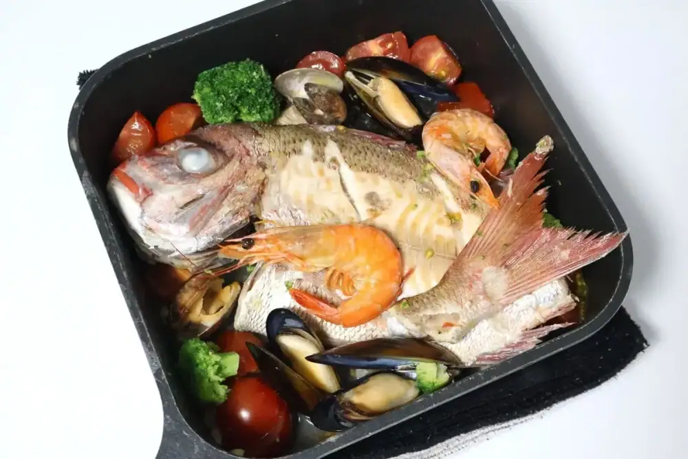 第2位 【角上魚類】海鮮天ぷらうどん、カレーを実食！「魚屋のこれウマいに決まってる」絶対買うべき夏の新惣菜
