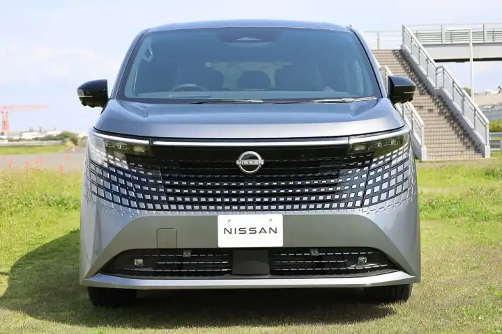 【1.5万km交換は間違い】エンジンオイルの正しい交換時期、打倒アルヴェル?日産「新型エルグランド」試乗…ほか『クルマの人気記事ベスト3』(2026年8月版)