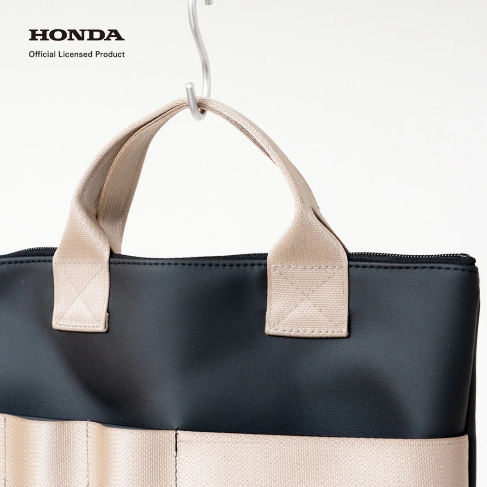 Honda車の内装に使われていた素材と、シートベルトを採用。