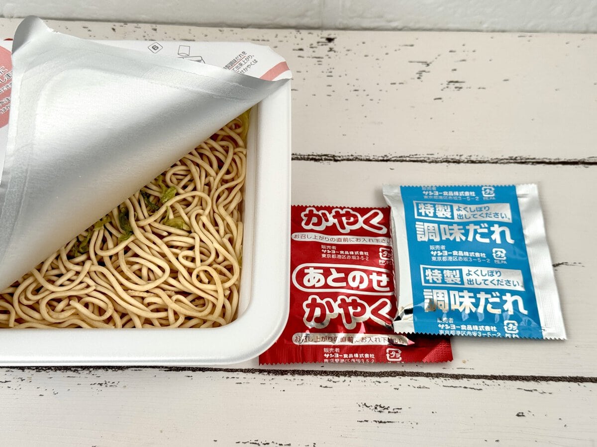 【第2位】セブン‐イレブン限定「サッポロ一番 しょうゆ味油そば」／60周年の記念商品でありながら、公式の周年サイトには掲載がないという “隠れた限定品” 的な立ち位置も話題性の一つ