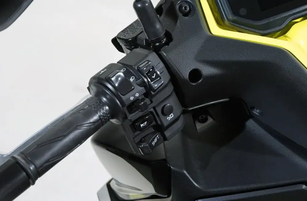 【第3位】ヤマハ新型「AEROX ABS」|スーパースポーツの血を引く傑作スクーター