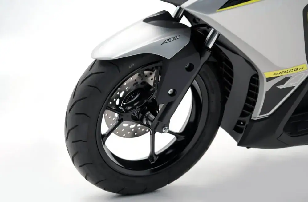 【第3位】ヤマハ新型「AEROX ABS」|スーパースポーツの血を引く傑作スクーター