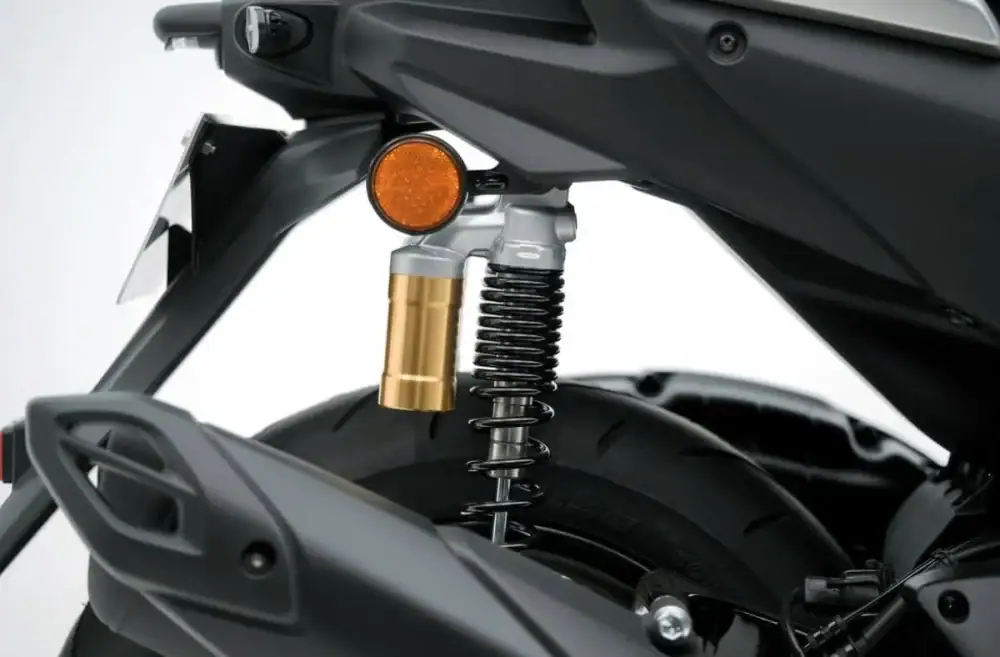 【第3位】ヤマハ新型「AEROX ABS」|スーパースポーツの血を引く傑作スクーター