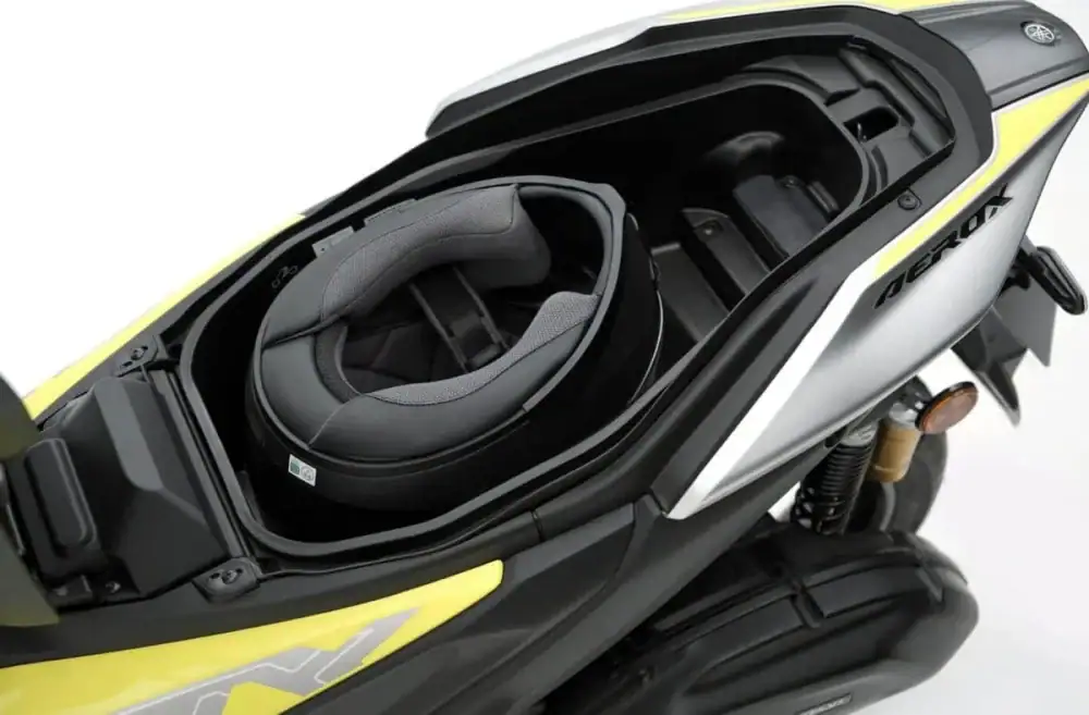 【第3位】ヤマハ新型「AEROX ABS」|スーパースポーツの血を引く傑作スクーター