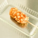 「じゃがチーズハットク」はすでに油で揚げた状態で冷凍しているので、家で揚げる必要なし