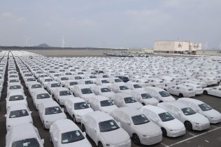 【一般非公開】VWの巨大部品倉庫に潜入！輸入車の不安を覆す「翌日到着」の秘密、日本一の揚陸拠点を自動車ジャーナリストが徹底解説