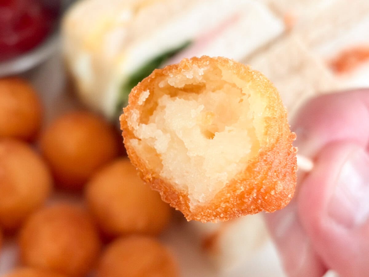 衣のカリカリとマッシュポテトのふんわりホクホクの2つの食感のバランスが絶妙!