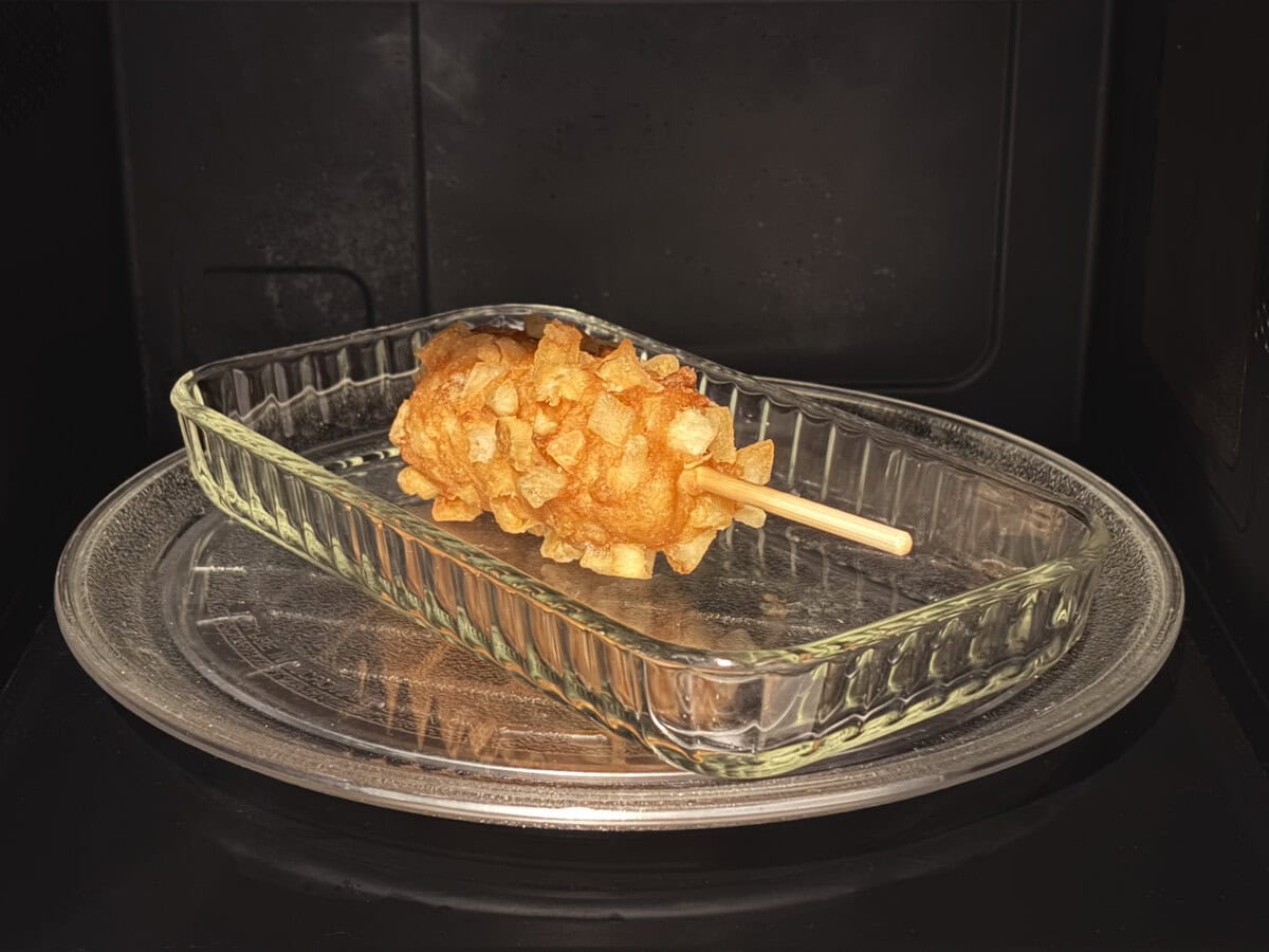 「じゃがチーズハットク」は、500wの電子レンジで3分30秒温めるだけの手軽さ!