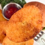 ビジュ的にはハッシュポテト特有の小さくカットしたジャガイモの存在が表面に少なくて、しかも楕円形なのでコロッケに見えてきます