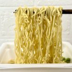 【第3位】明星「東京デザイン専門学校コラボ 今日もおつ豆さま えだ豆味焼そば」/麺は大盛タイプの塩系カップ焼そばに近い軽やかな口当たりという印象