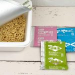 【第3位】明星「東京デザイン専門学校コラボ 今日もおつ豆さま えだ豆味焼そば」/タレまわりは、うま塩えだ豆味の粉末ソースと、菜種油ベースにえだ豆フレーバーを効かせた調味油の2段構え