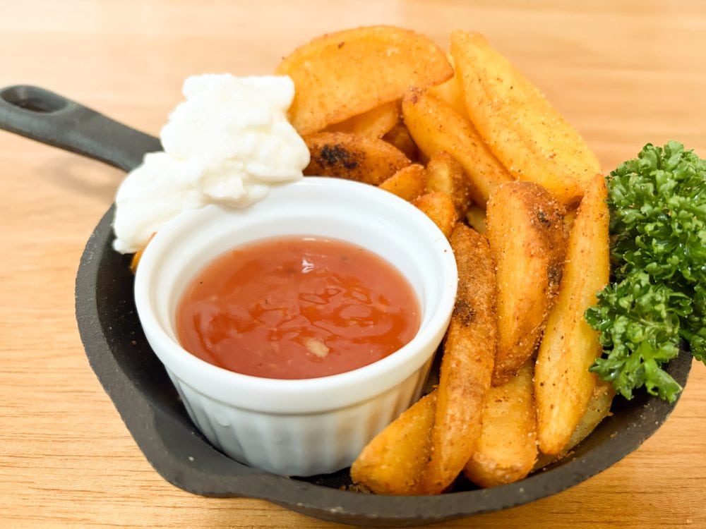 スイートチリ、サワークリームをつけて食べる海外のバーなどでは「ウェッジ」と呼ばれる大人気レシピ