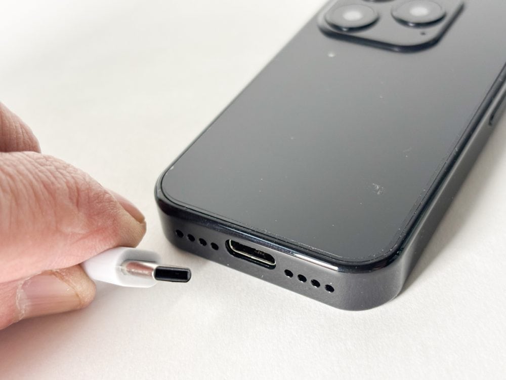 充電はいまや世界基準のUSB Type-Cです