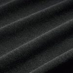 セラミックを定着させた繊維が用いられる生地は、さらっとなめらかで、優しい肌触り