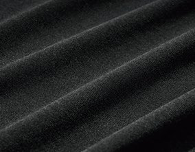 セラミックを定着させた繊維が用いられる生地は、さらっとなめらかで、優しい肌触り