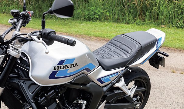 CBらしさを感じさせるシート