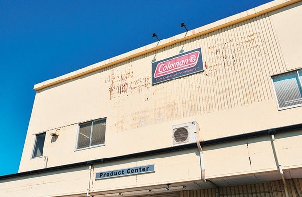 コールマンショップ流山店に併設されたアフターサービスセンターでリペアが行われている