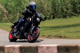 【旧車バイクのような気難しさゼロ】あの頃の憧れに最新技術が凝縮！スズキ「GSX-8TT」とホンダ「CB1000F」大人が選ぶネオクラシックをプロが解説
