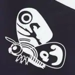 第3位:【ラコステ×ゴジラ】大人にハマる「ネイビー×白」のシックなコラボ第2弾