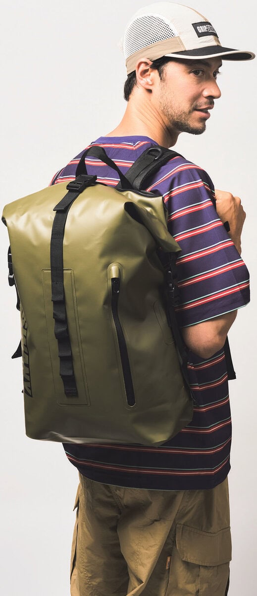 タウンユースにぴったりな新作バッグは、大中小それぞれのサイズが揃っていて、荷物の量やシーンに合わせて選べるのが嬉しい