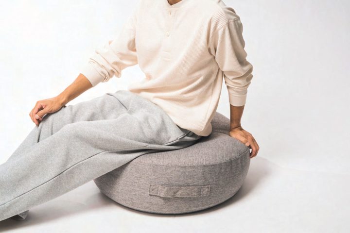 【無印良品】狭い部屋の救世主!“ぺたんこ”収納できる「空気でできた家具」3選がスペパ最強。生活が変わるレベルで使える理由とは?