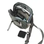 第2位：【手ぶら派の新常識】スノーピークなど“ボトル＋スマホ”をミニマルに持ち歩く最新ショルダー