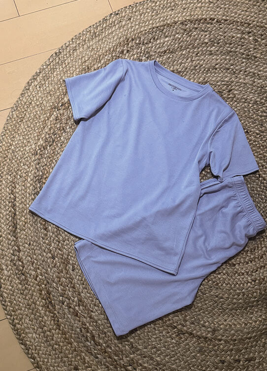 部屋の雰囲気にもすっと馴染んでくれる、柔らかなパープルカラーがGOOD