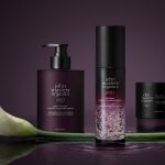 ジョンマスターオーガニック ボタニカルコンセントレイト クリームシャンプー 300g　￥9,900（税込） ヘアセラム 117ml　￥14,300（税込） ヘアマスク 150g　￥12,100（税込）