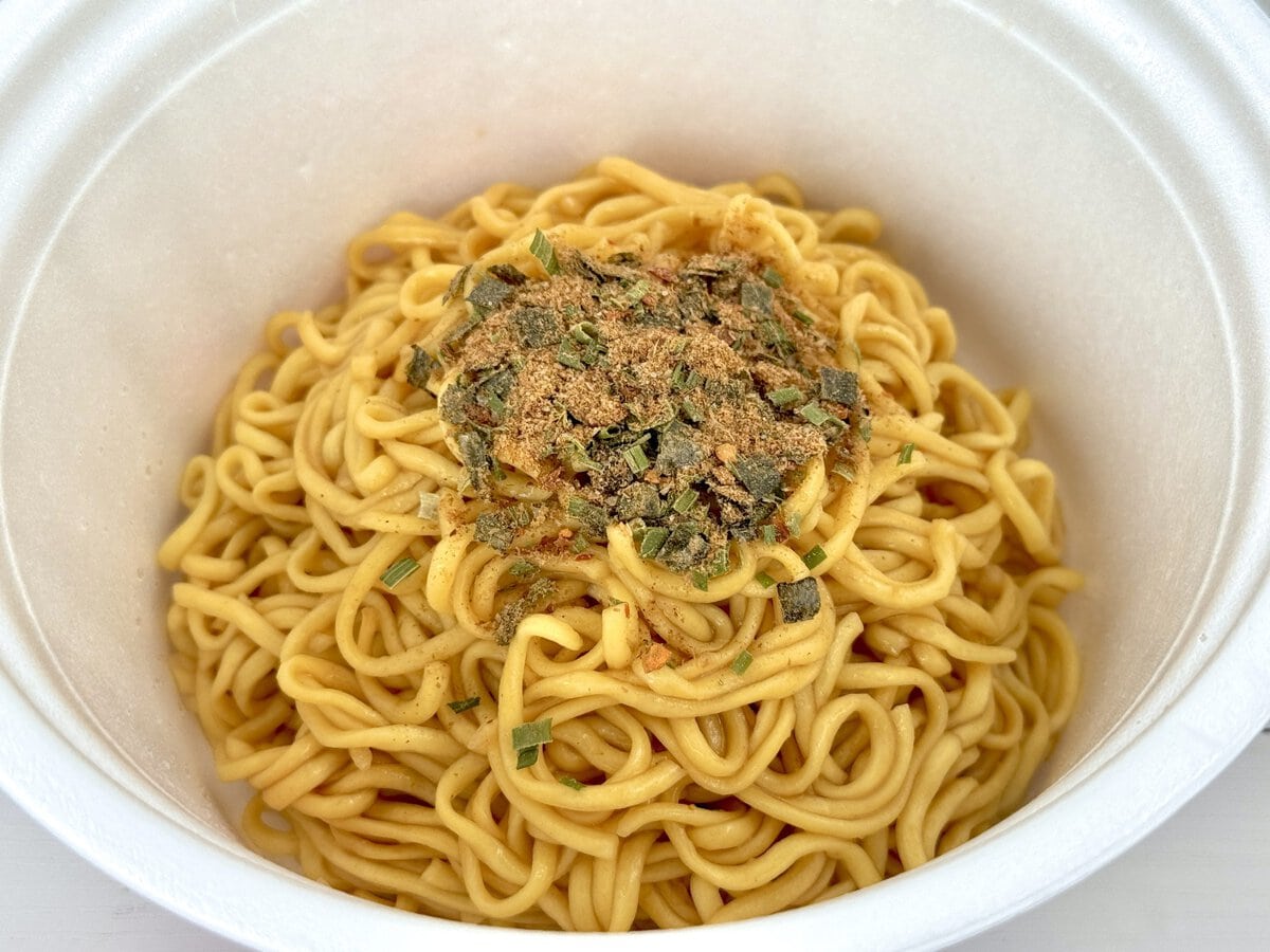 【第1位】「魅惑の学食巡りin関西 近大をすすらんか。近大まぜそば」／最大の特徴は「近大生まれの真鯛エキス」を利かせた醤油だれ