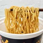 【第1位】「魅惑の学食巡りin関西 近大をすすらんか。近大まぜそば」/麺はもっちりとした太フライ麺で、しっかりした弾力と滑らかさを両立