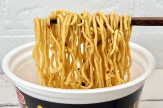 【セブン限定油そばも】マニア絶賛「ストーリーが凄い」汁なしカップ麺ベスト3！1位は学食で10万食の味を再現した近大まぜそば