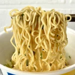 第1位　「このカップ麺、ヤバうますぎる」即席麺マニア絶賛！夏におすすめ“汁なし”限定カップ麺ベスト3【1位はわかめがハンパない無限まぜそば】