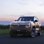 新型「パジェロ」は、ピックアップトラック「トライトン」のラダーフレームをベースに、キャビンや前後サスペンションなどを専用開発