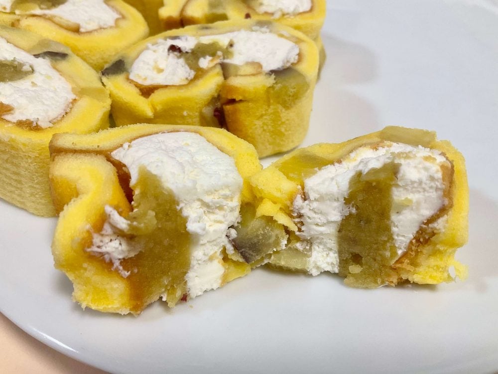 ローソン、ごろっとした焼き芋のもち食感ロール(紅はるか)