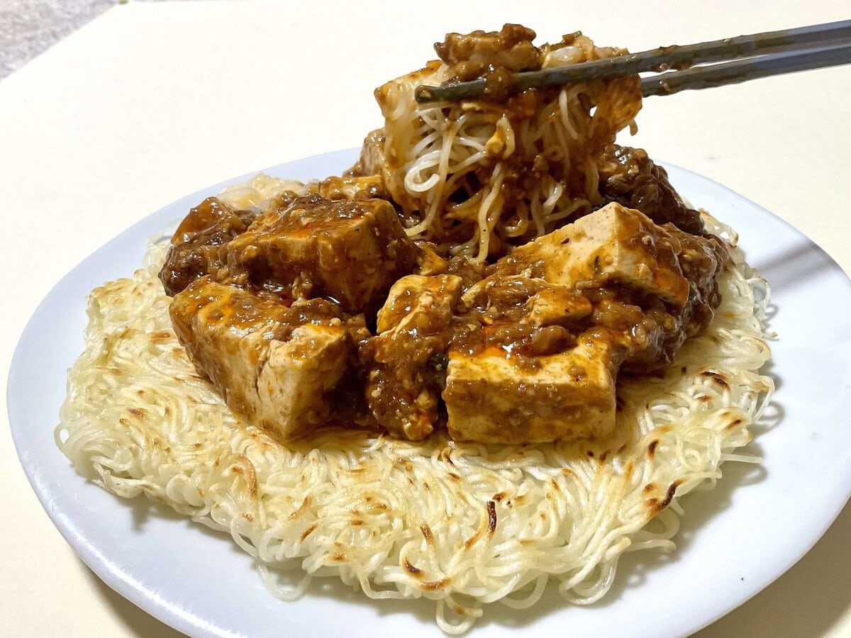 成城石井、香ばしさとピリ辛がクセになる！麻婆焼きそうめん