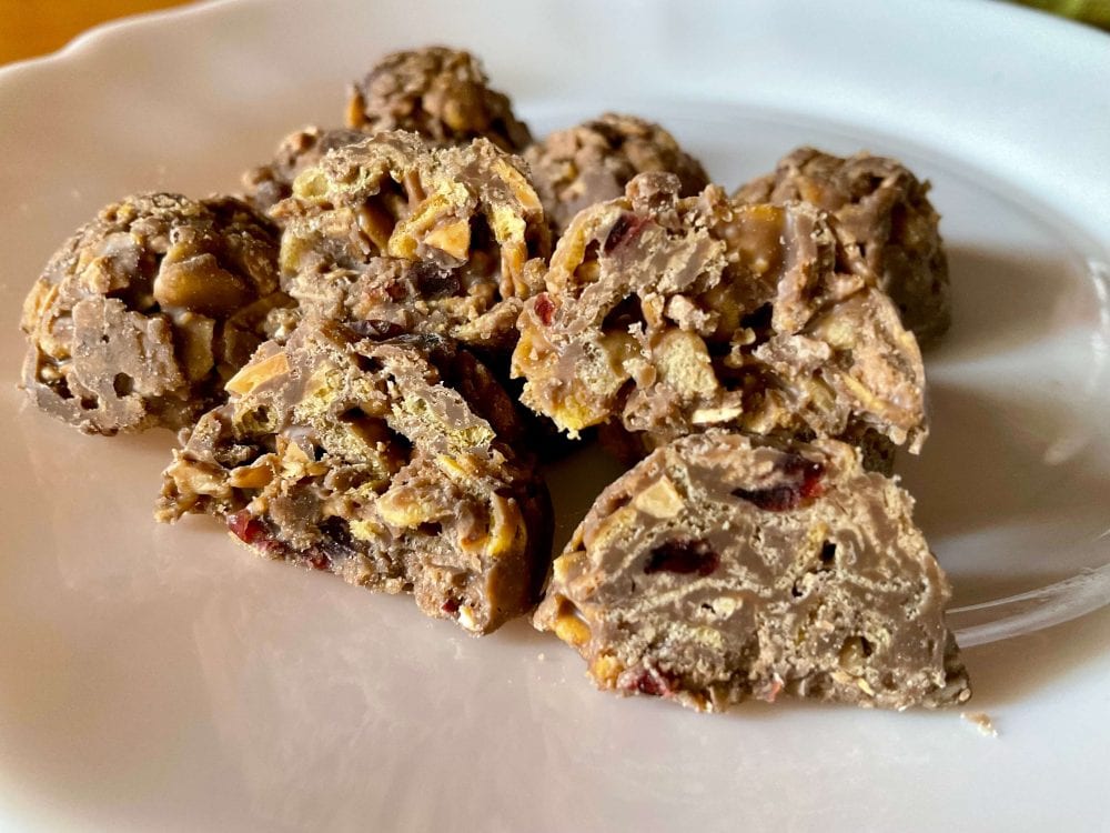 トップバリュ、チョコか？クランベリークランチ